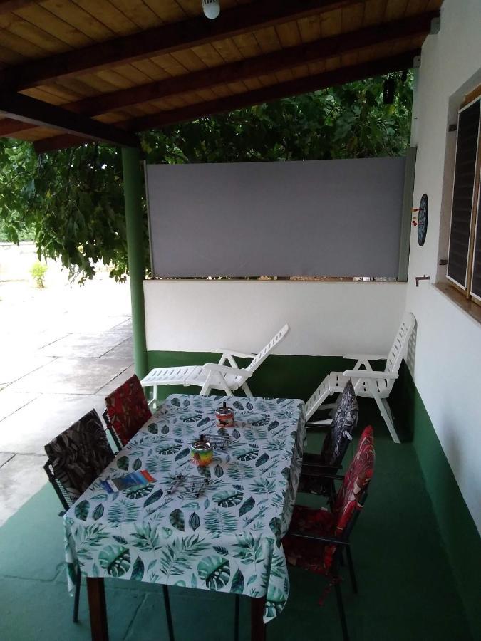 House " Bond " Villa Tisno Exteriör bild